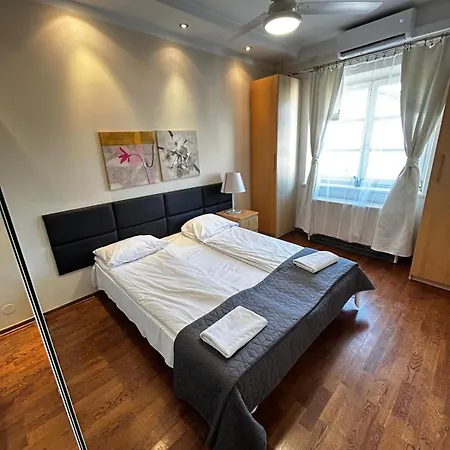 Silent Main Market Square With Ac Apartman *