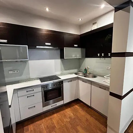 Silent Main Market Square With Ac Apartman