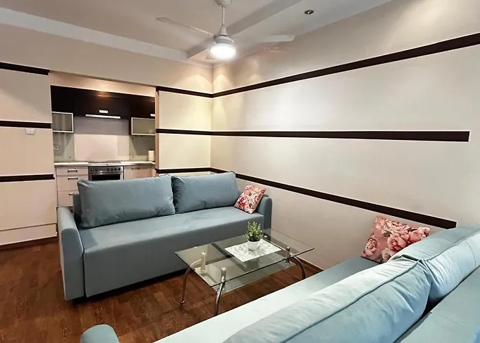 Silent Main Market Square With Ac