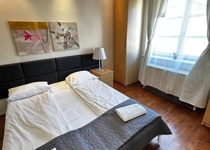 Silent Main Market Square With Ac Apartamento